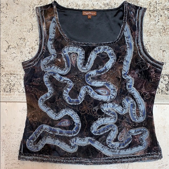 Heavy velvet shell by Obstinance by IKA. - Picture 1 of 5